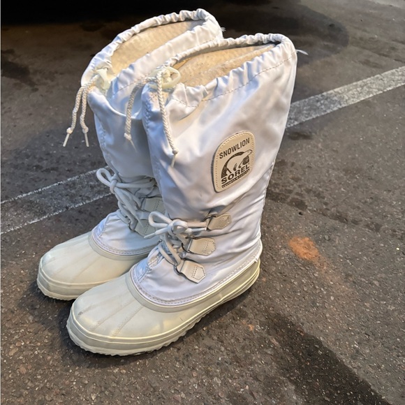Sorel Shoes - Sorel Snowlion White Winter Boots size 8 *FLAW